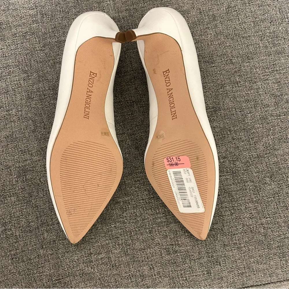 White Women's Pointed Toe Pumps - - Picture 3 of 5